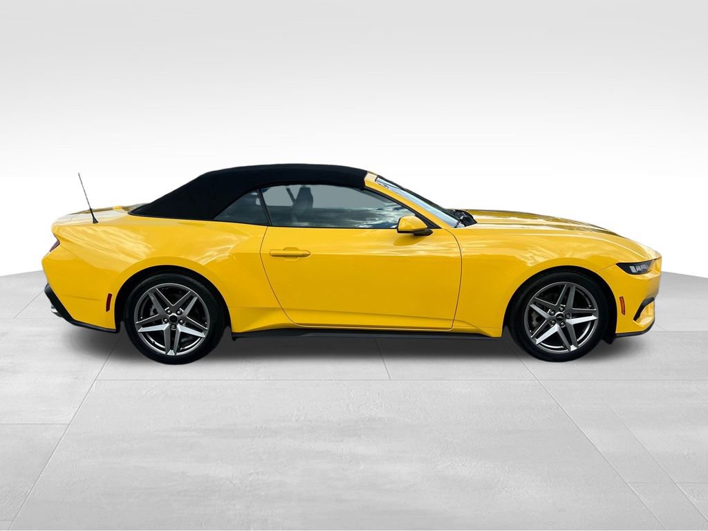 Used 2024 Ford Mustang Convertible image 7