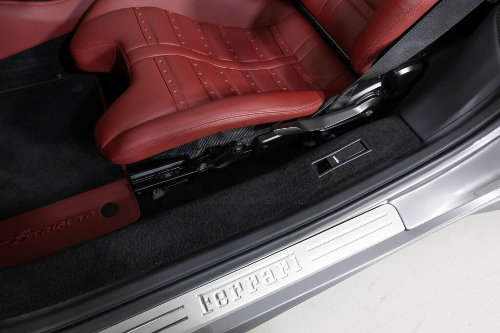 Used 2022 Ferrari F8 Tributo image 28