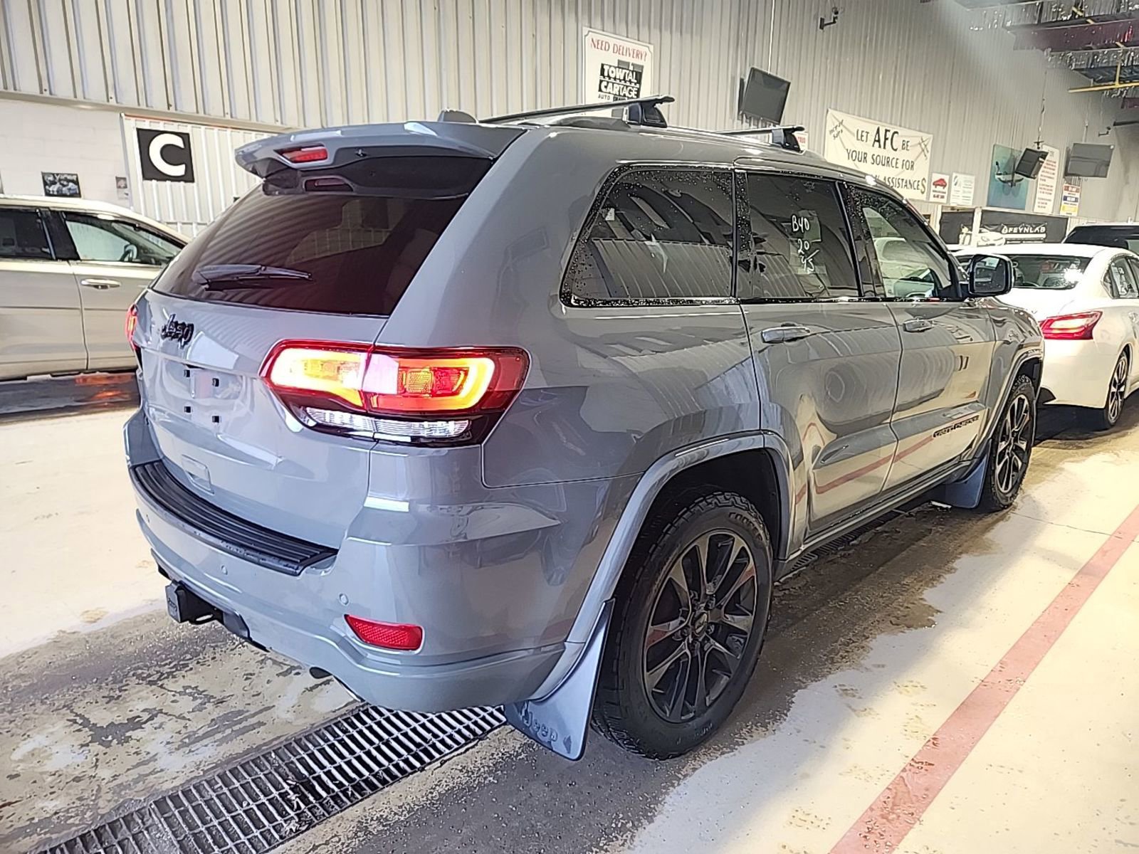 Used 2020 Jeep Grand Cherokee Altitude image 3