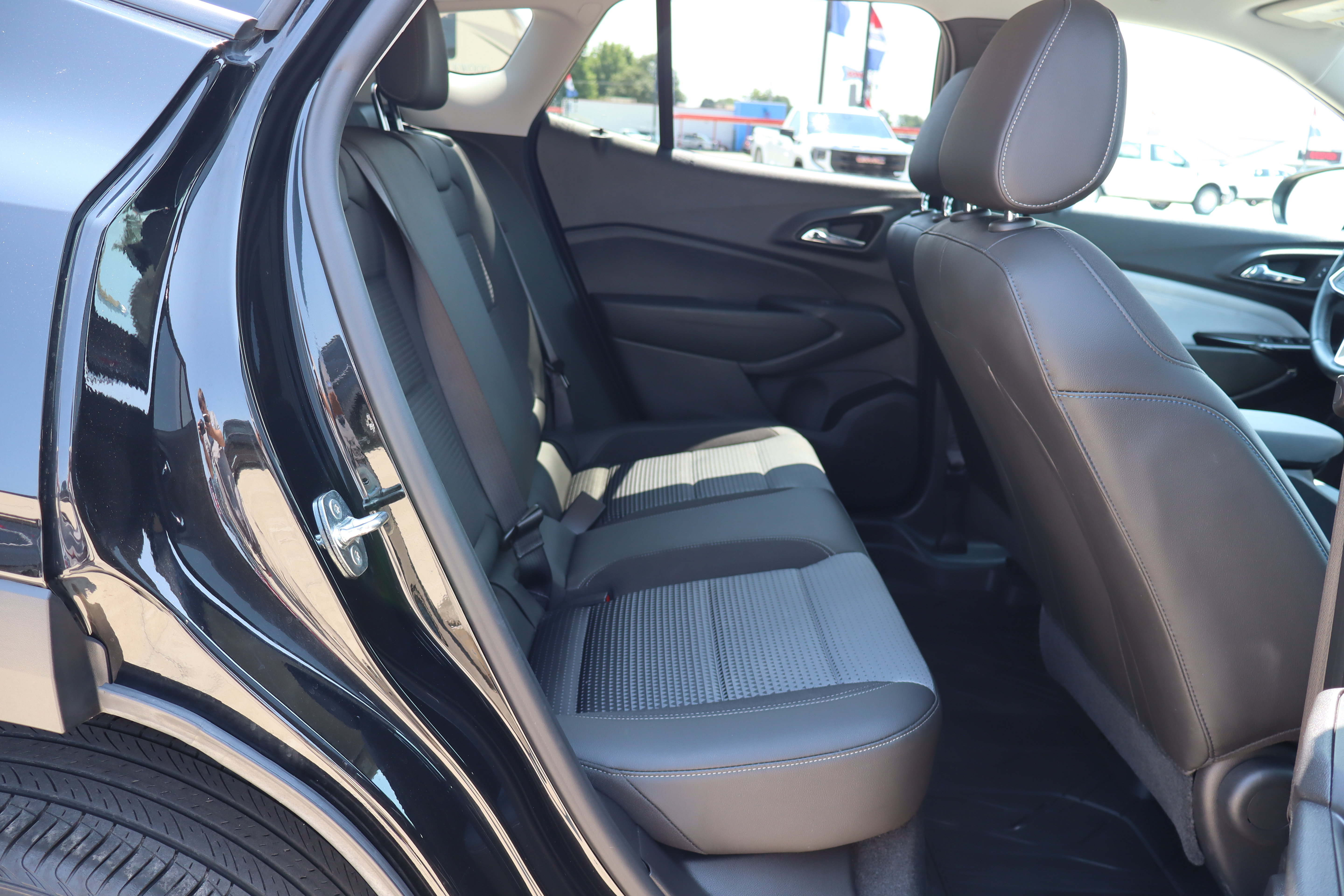 Used 2024 Chevrolet Trax LT w/ Driver Confidence Package FWD image 11