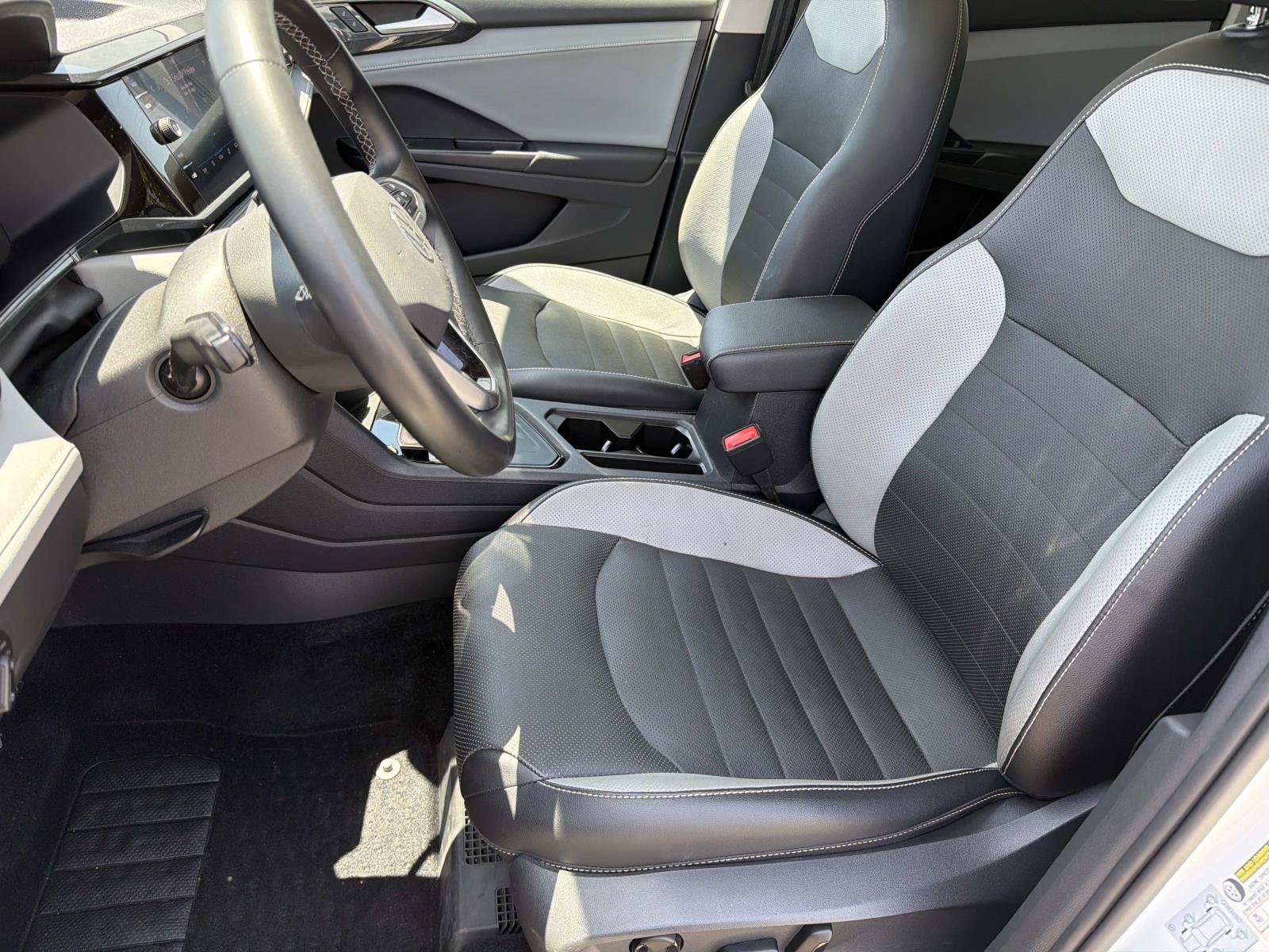 Used 2022 Volkswagen Taos SEL w/ Panoramic Sunroof Package FWD image 19