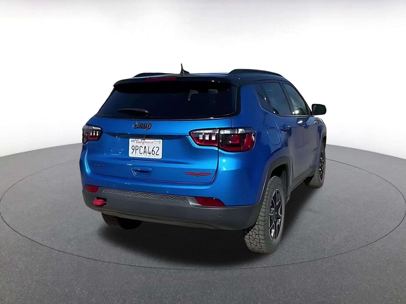 Used 2025 Jeep Compass Trailhawk AWD/4WD image 12