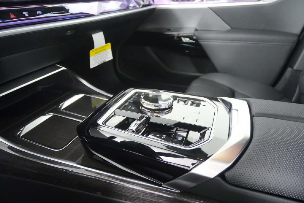 New 2026 BMW 750e xDrive w/ Executive Package AWD/4WD image 23