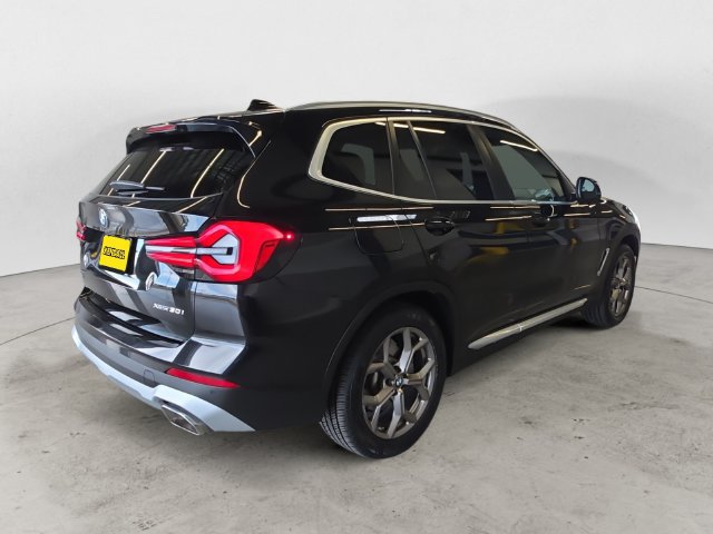 Used 2023 BMW X3 xDrive30i w/ Premium Package w/ZPA AWD/4WD image 5