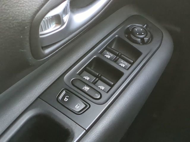 Certified 2022 Jeep Renegade Altitude image 27