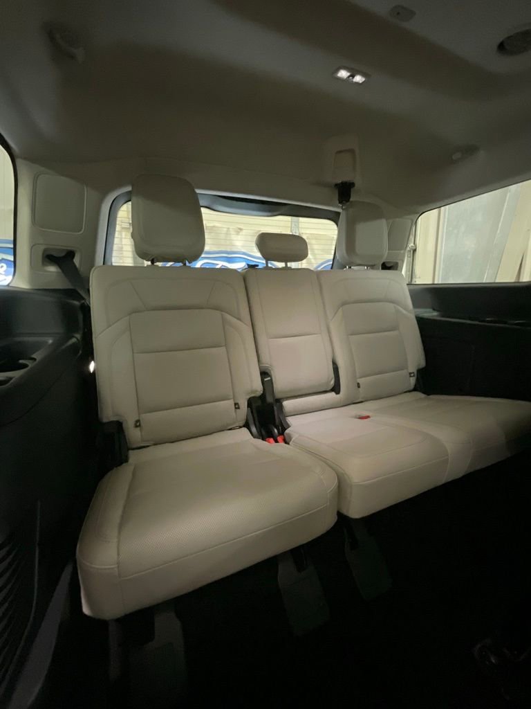 Used 2025 Lincoln Navigator Reserve image 13