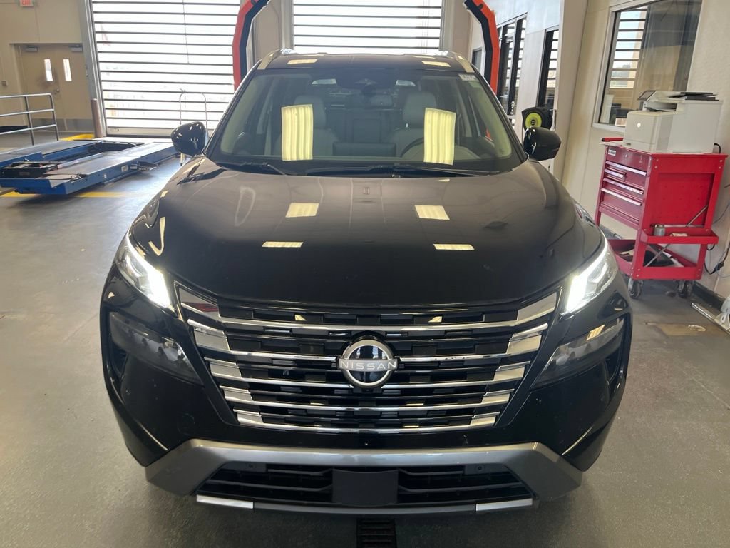 Used 2025 Nissan Rogue SL AWD/4WD image 9