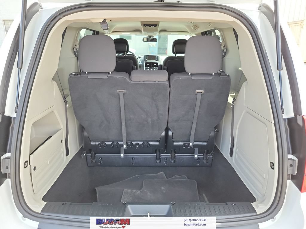 Used 2019 Dodge Grand Caravan SE w/ UConnect Hands-Free Group FWD image 8