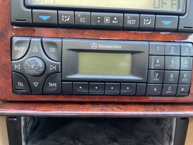 Used 2000 Mercedes-Benz E 320 Sedan image 26