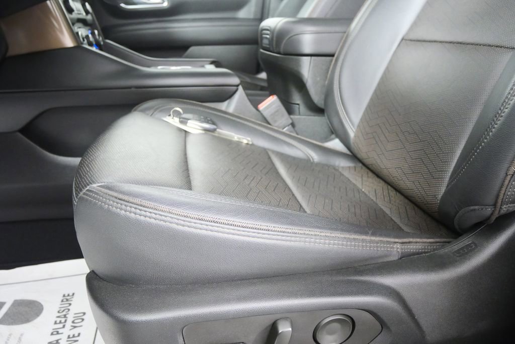 Used 2023 Chevrolet Tahoe High Country image 9