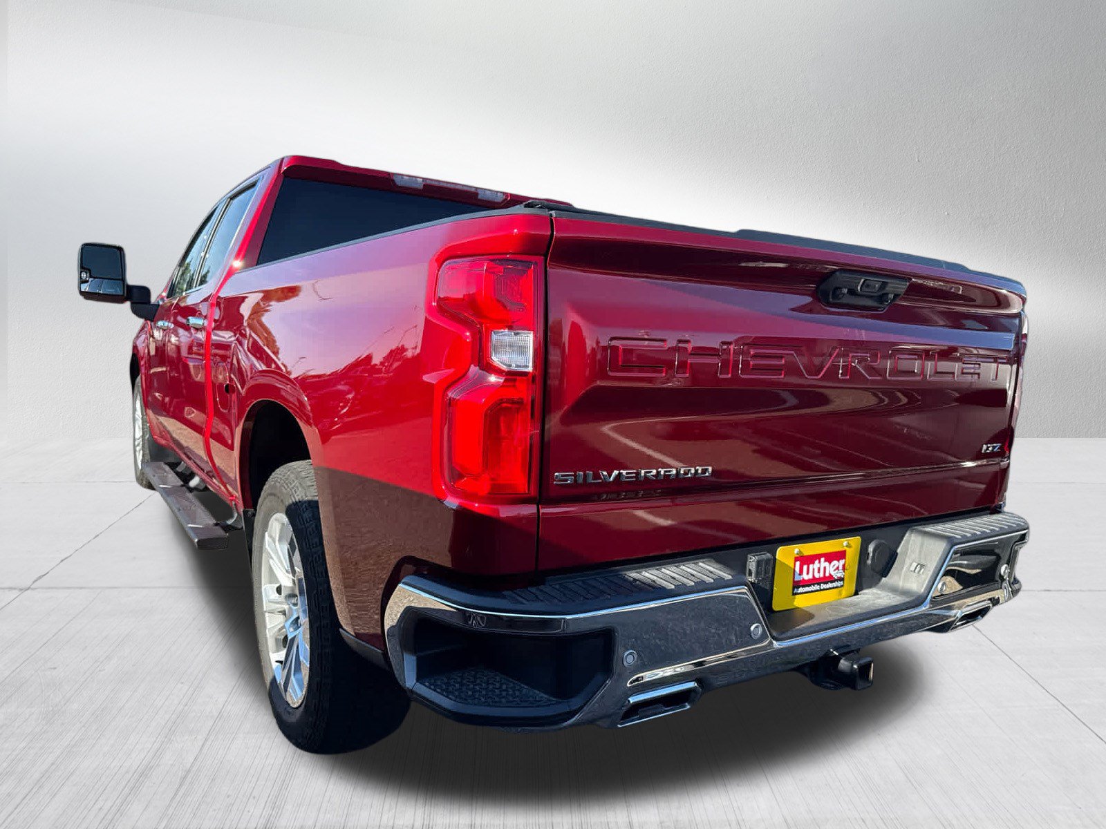 Used 2024 Chevrolet Silverado 1500 LTZ AWD/4WD image 5