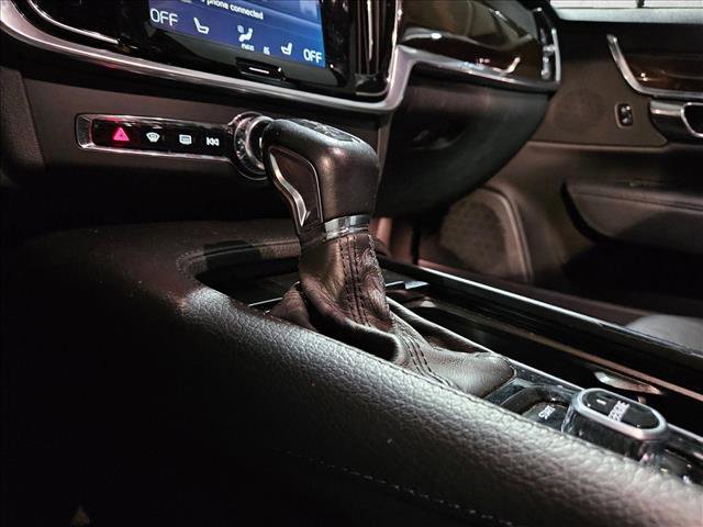 Used 2017 Volvo S90 T5 Momentum w/ Vision Package image 11