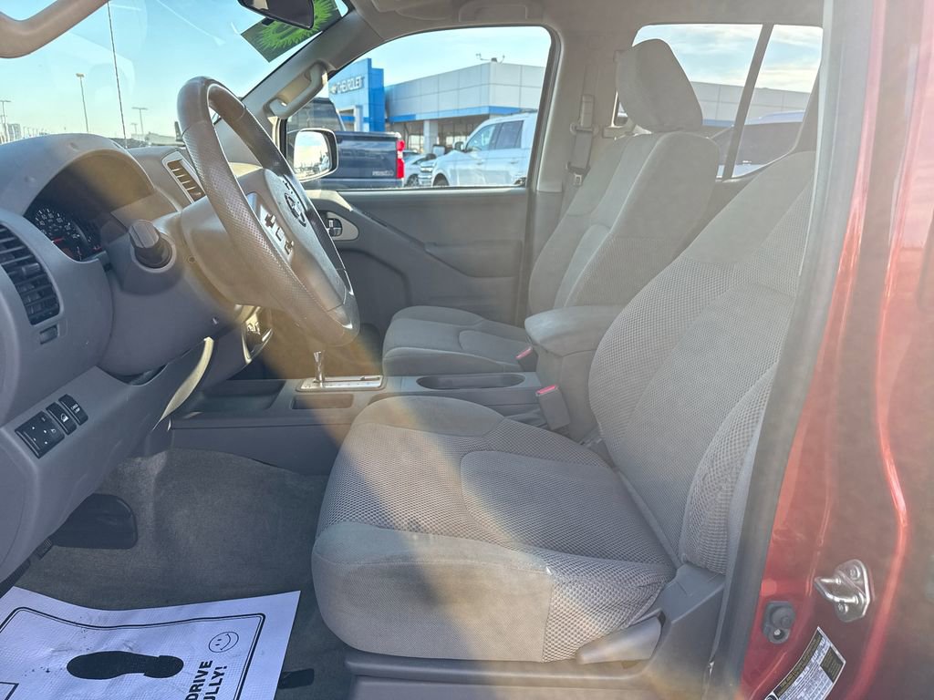 Used 2016 Nissan Frontier SV image 10