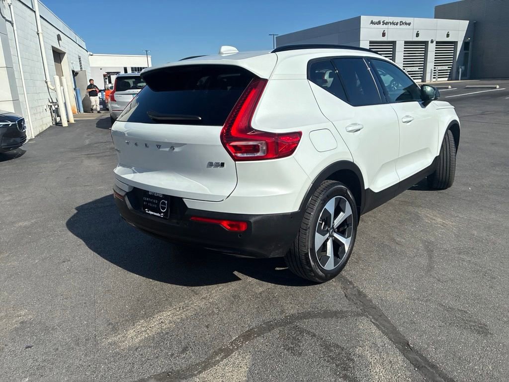 Used 2026 Volvo XC40 B5 Plus AWD/4WD image 3