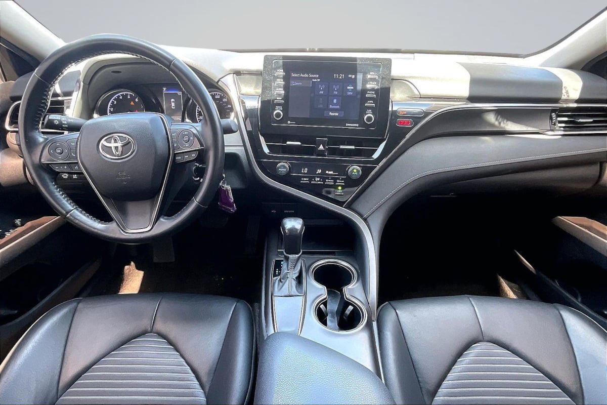 Used 2021 Toyota Camry SE FWD image 16