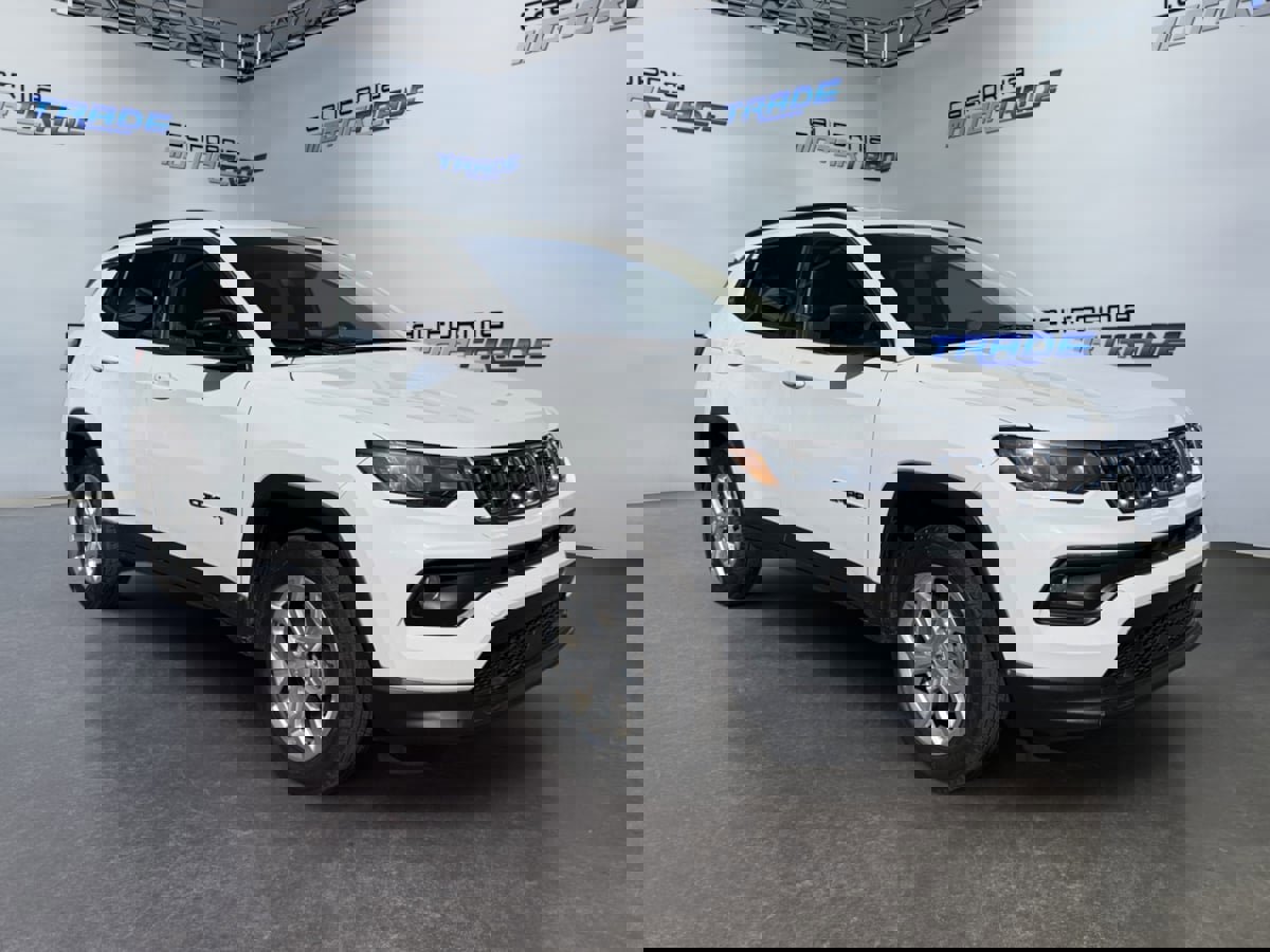 Used 2024 Jeep Compass Latitude image 3