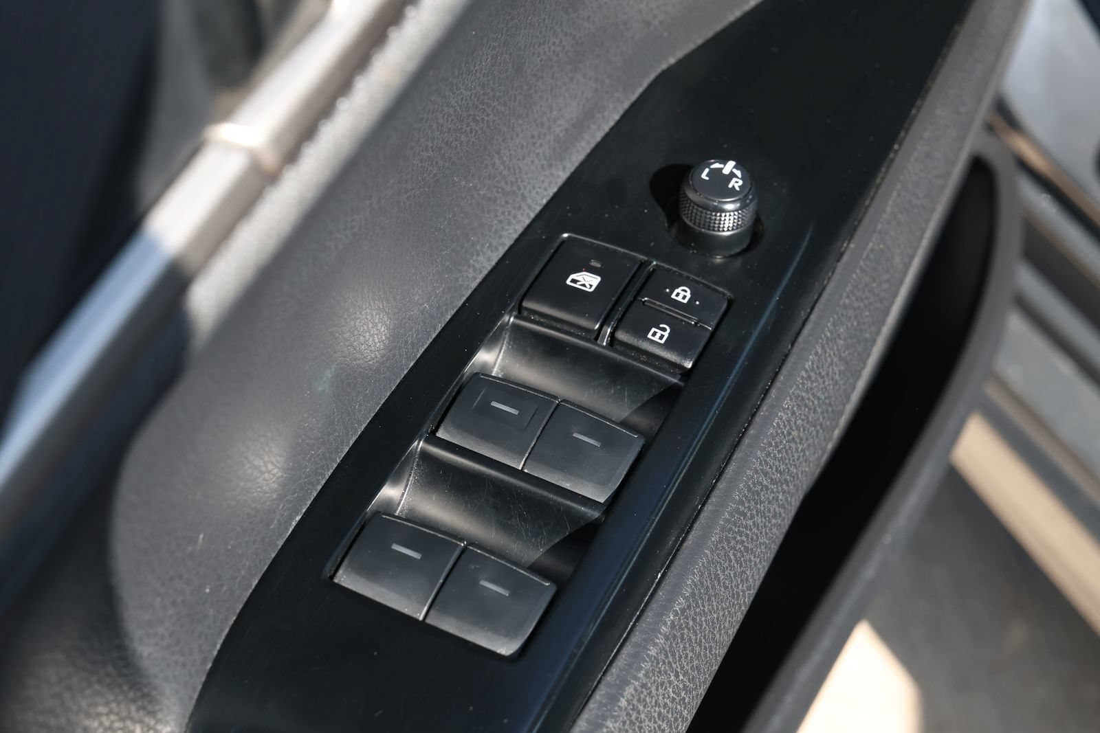 Used 2025 Toyota Camry Hybrid FWD image 26