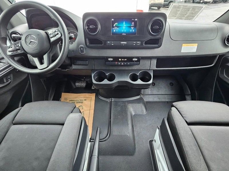 Used 2024 Mercedes-Benz Sprinter 2500 image 8
