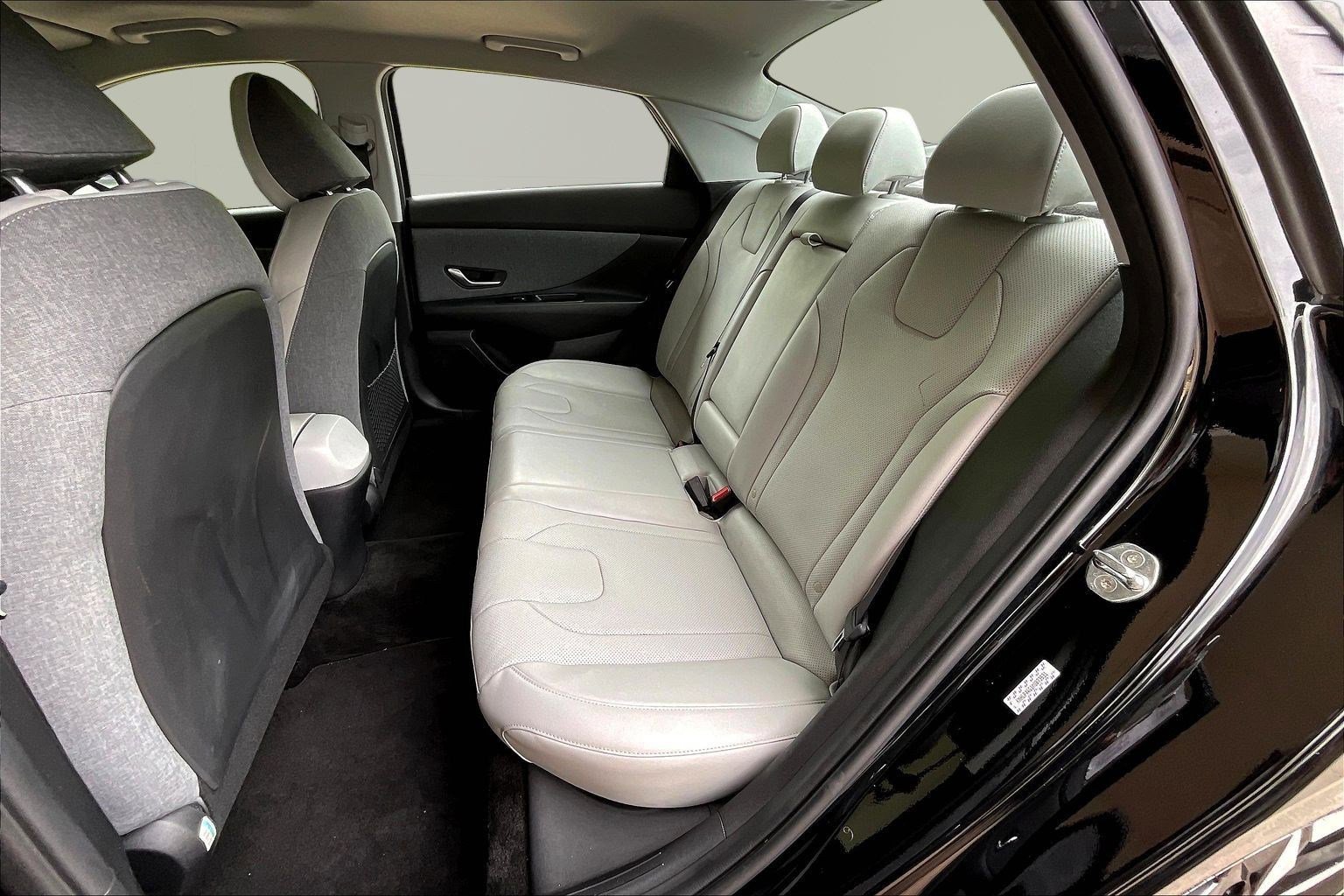 Used 2021 Hyundai Elantra Limited FWD image 20