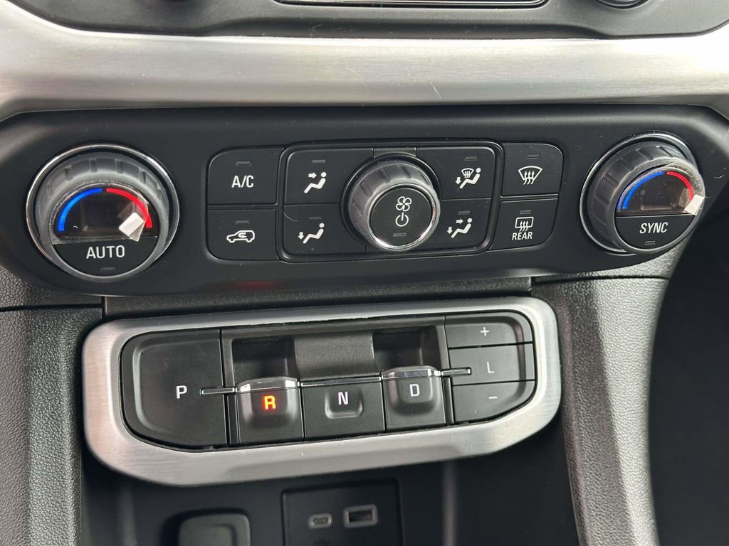 Used 2023 GMC Acadia SLE image 24