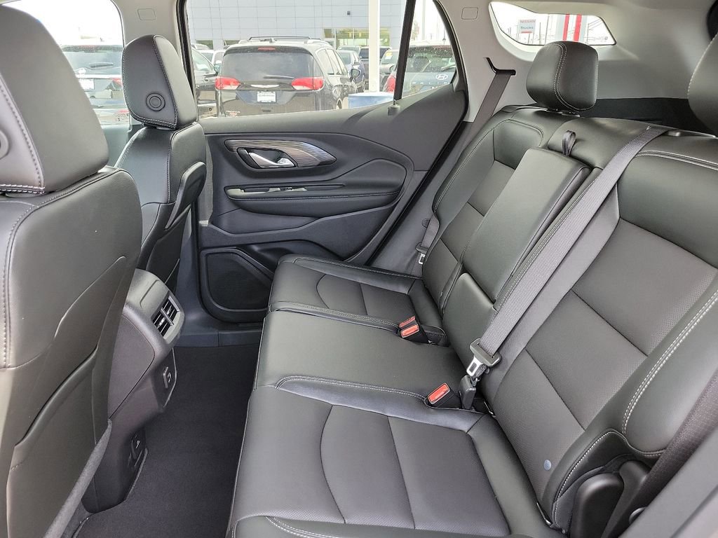 New 2024 GMC Terrain SLT w/ Infotainment Package II AWD/4WD image 16
