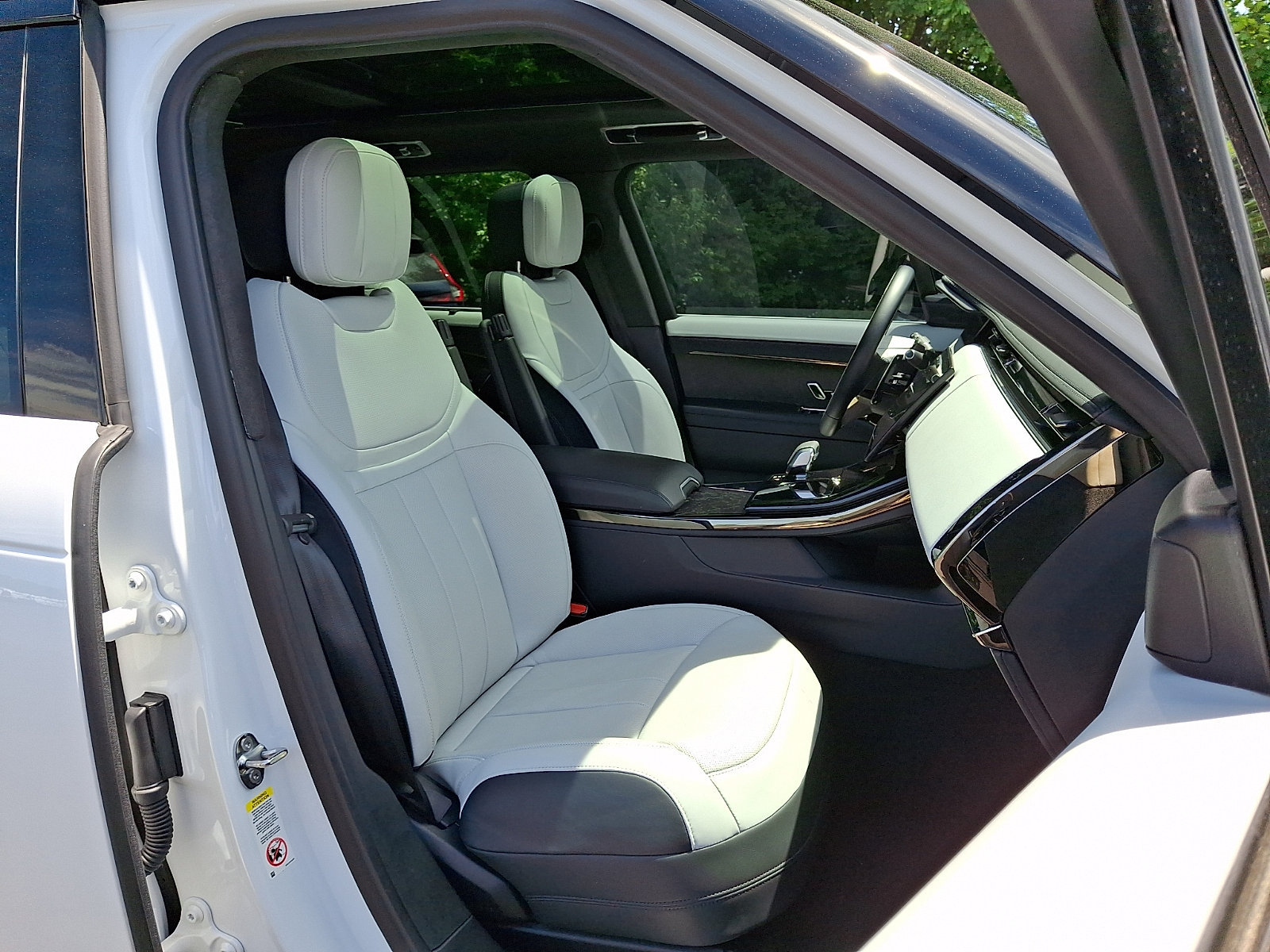 Used 2025 Land Rover Range Rover Sport Autobiography AWD/4WD image 3