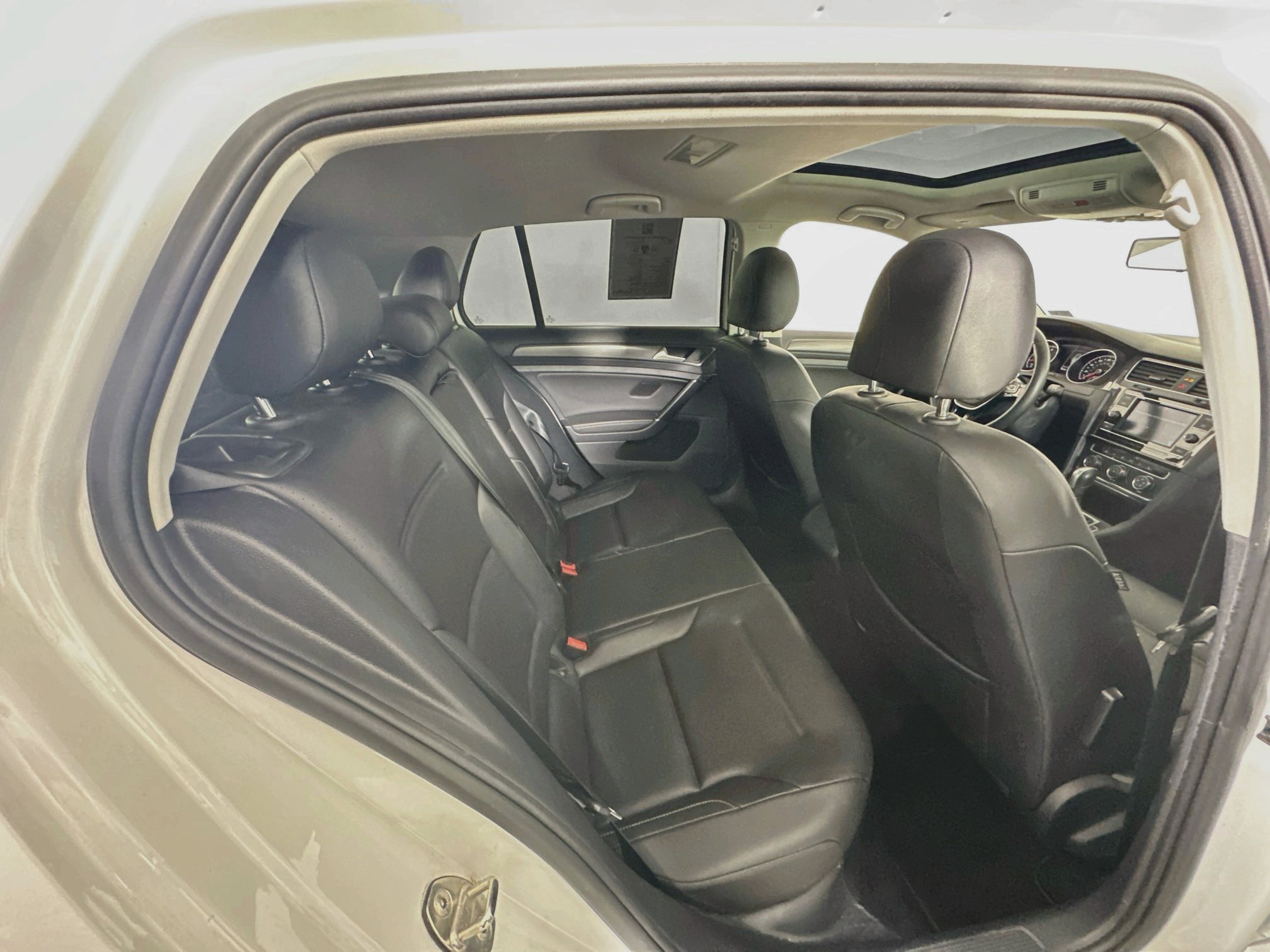 Used 2020 Volkswagen Golf 4-Door FWD image 30