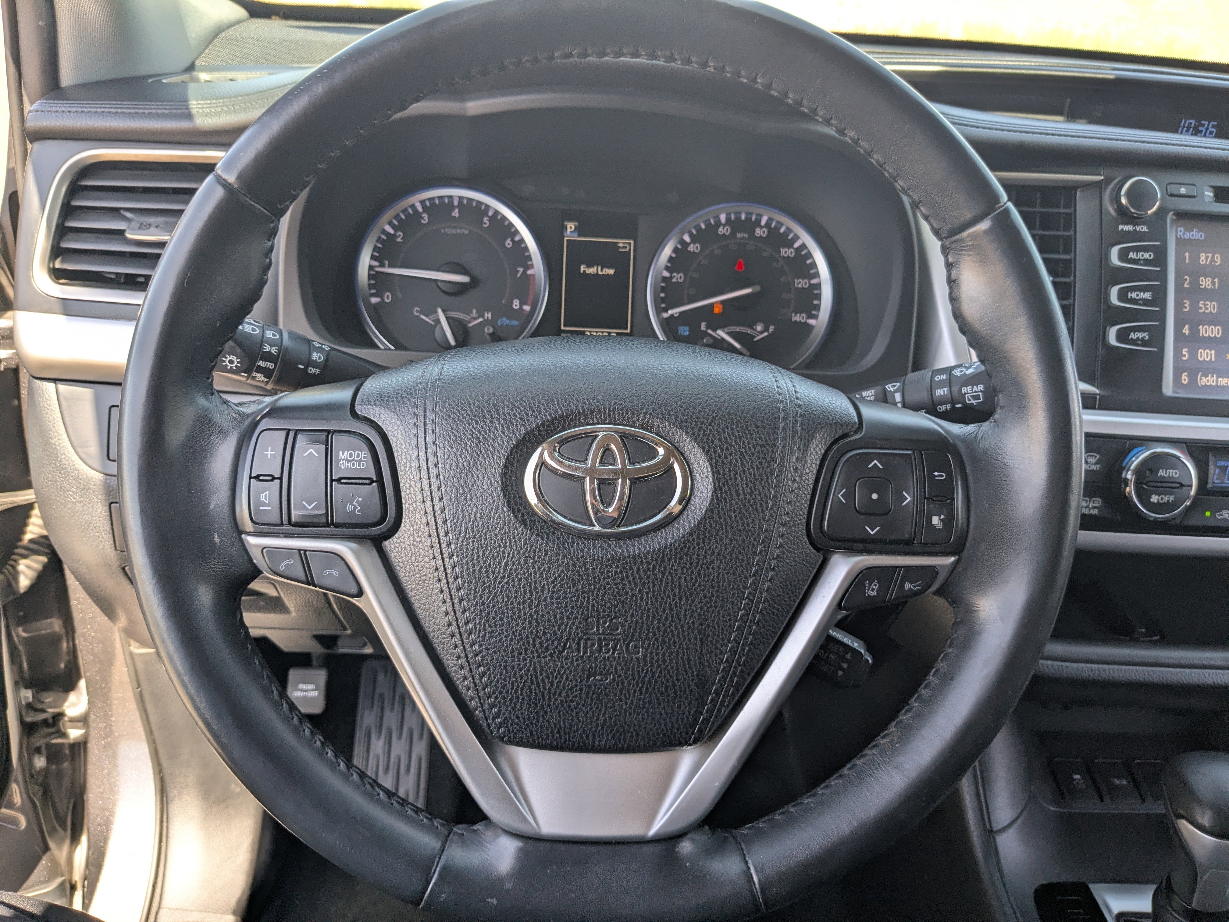 Used 2019 Toyota Highlander SE FWD image 28
