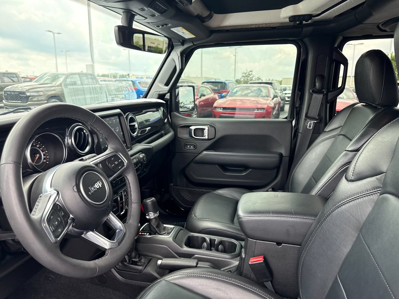 Used 2023 Jeep Wrangler Unlimited Sahara AWD/4WD image 12