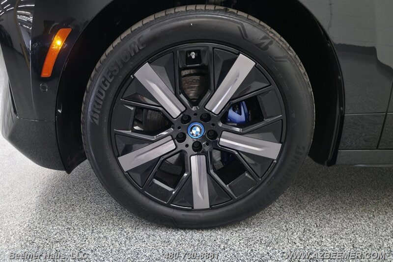 Used 2024 BMW iX xDrive50 w/ Premium Package AWD/4WD image 18