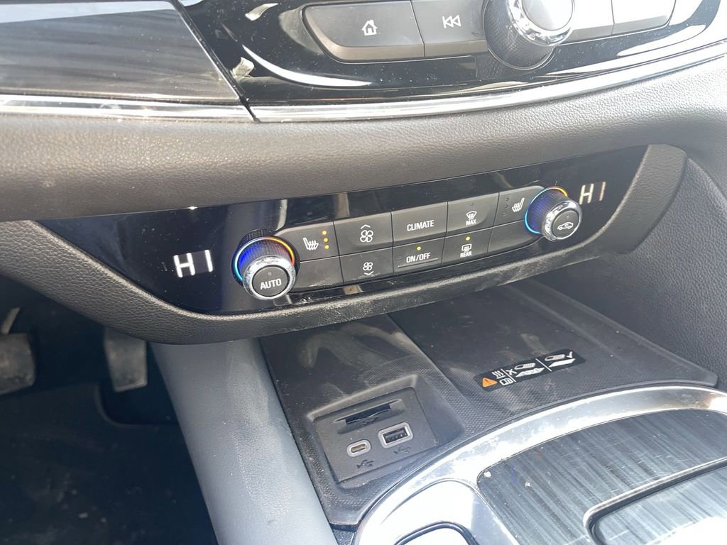 Used 2023 Buick Enclave Essence image 25