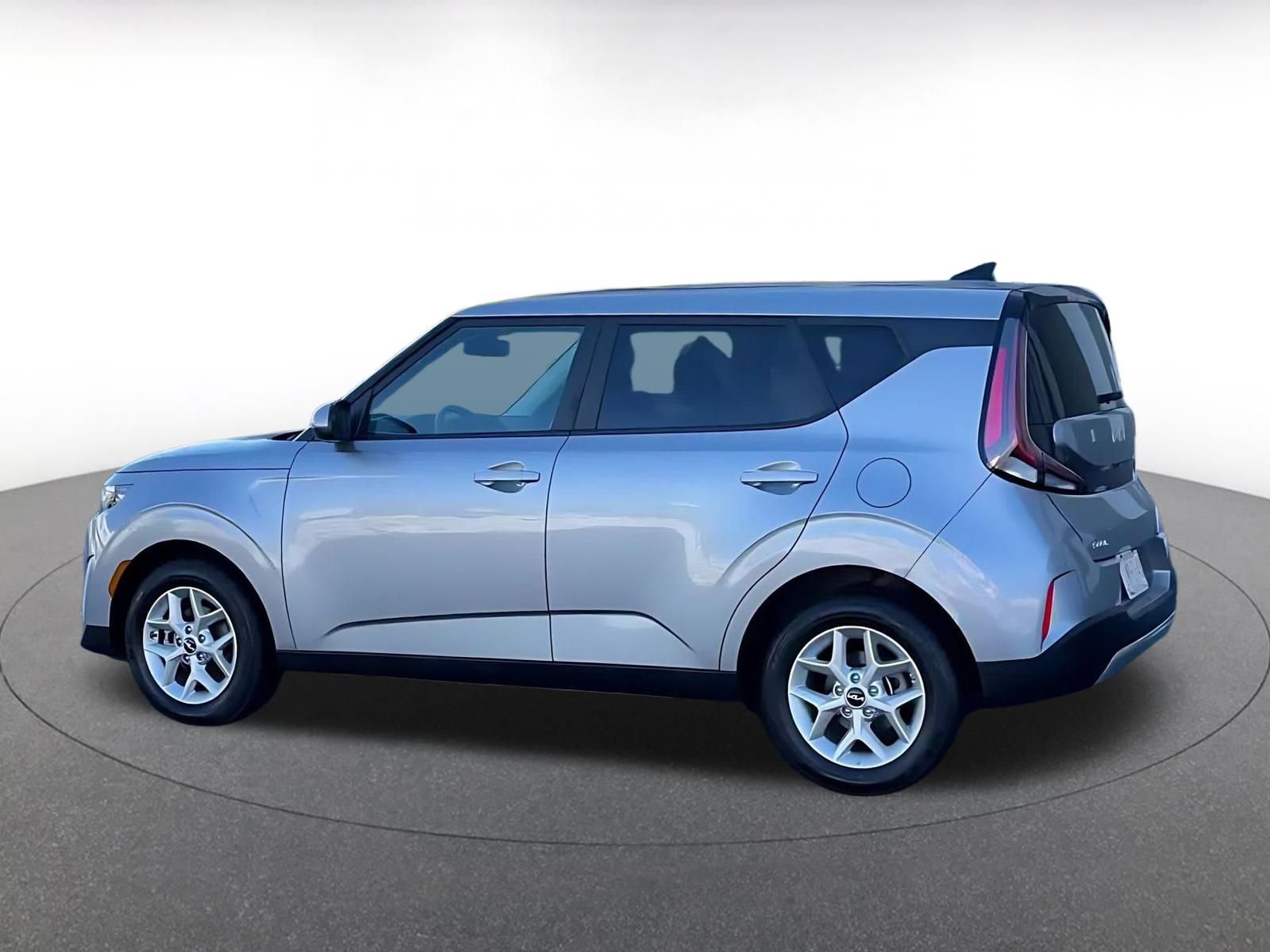 Used 2025 Kia Soul LX w/ LX Technology Package image 9