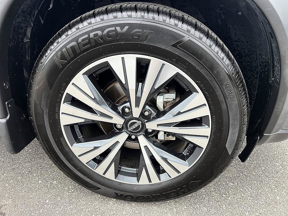 Certified 2023 Nissan Rogue SV FWD image 12