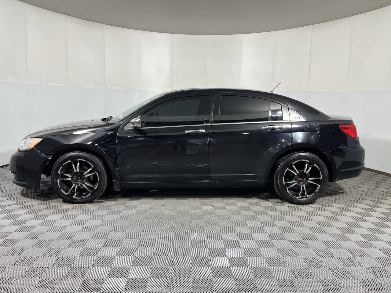Used 2012 Chrysler 200 Limited FWD image 5