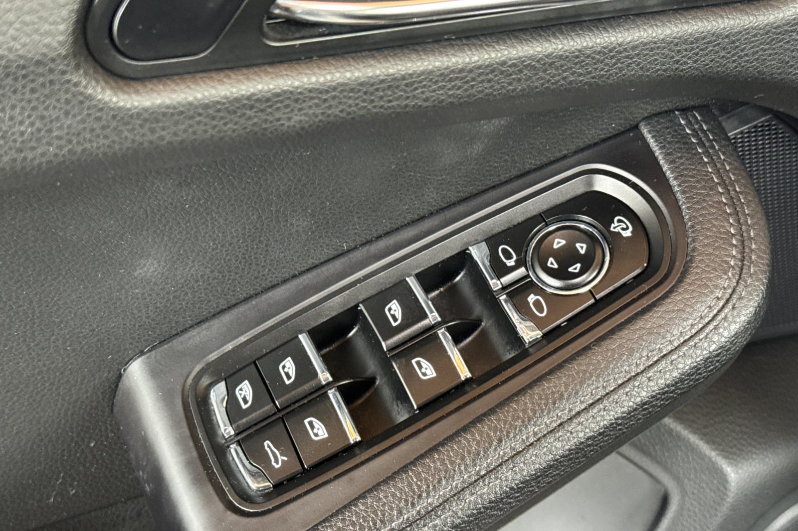 Used 2017 Porsche Macan AWD/4WD image 13