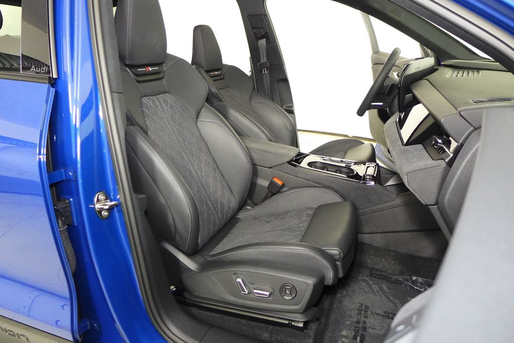 Used 2025 Audi SQ6 e-tron Premium Plus w/ Premium Plus AWD/4WD image 19