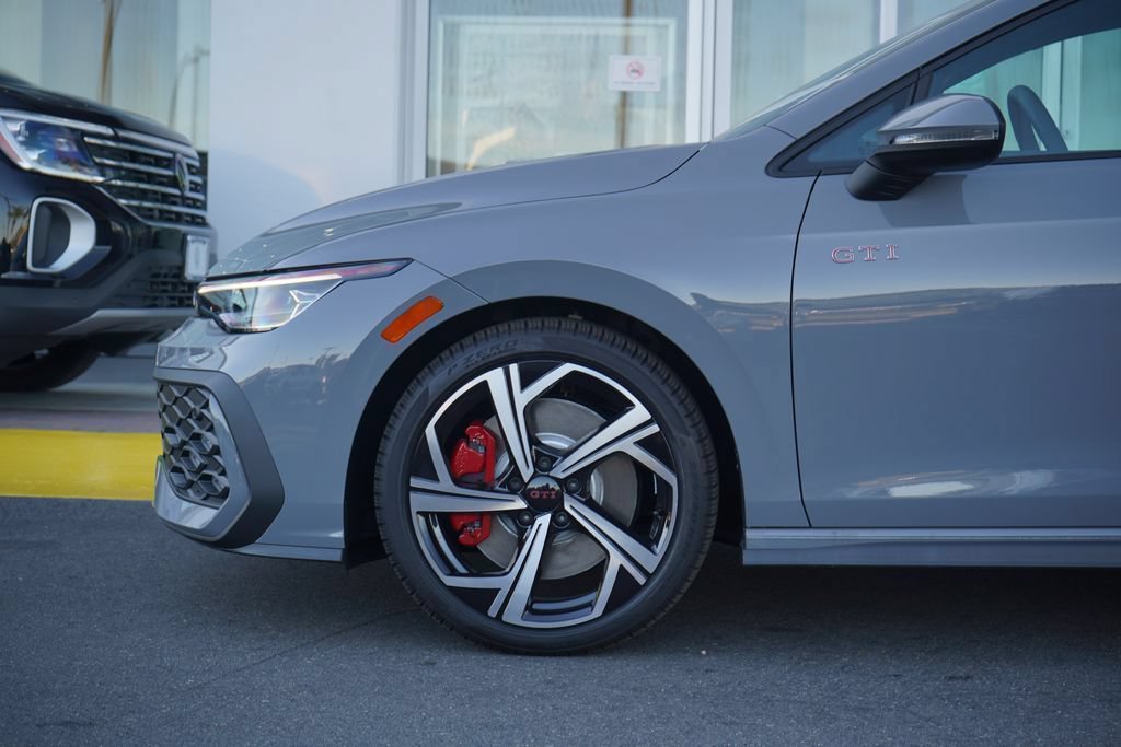 New 2026 Volkswagen GTI SE FWD image 2