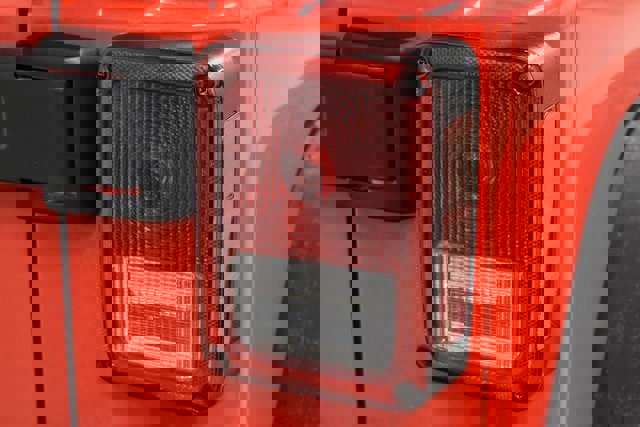 Used 2015 Jeep Wrangler Unlimited Sahara w/ Connectivity Group image 12