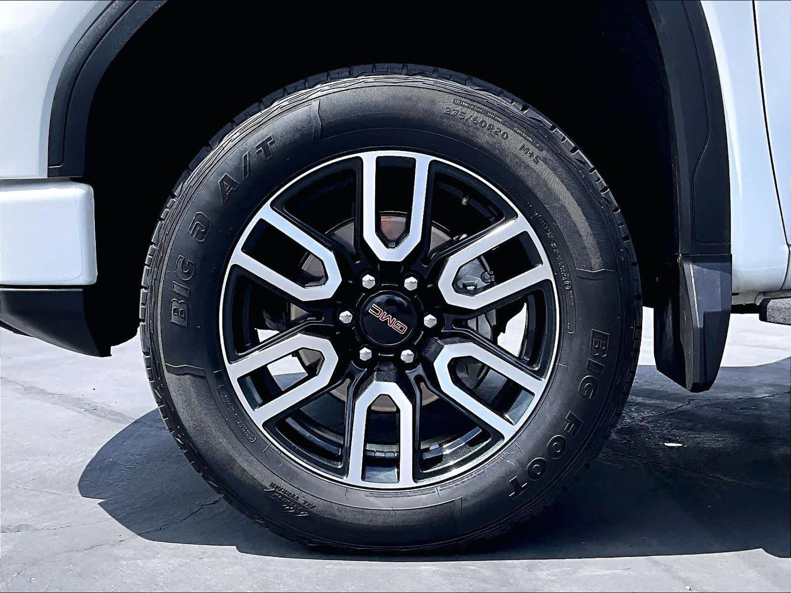 Used 2022 GMC Sierra 1500 AT4 w/ AT4 Premium Package AWD/4WD image 11
