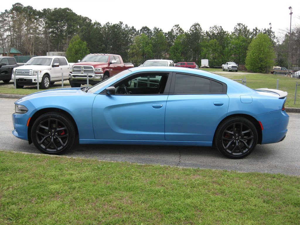 Used 2019 Dodge Charger SXT w/ Plus Group image 4