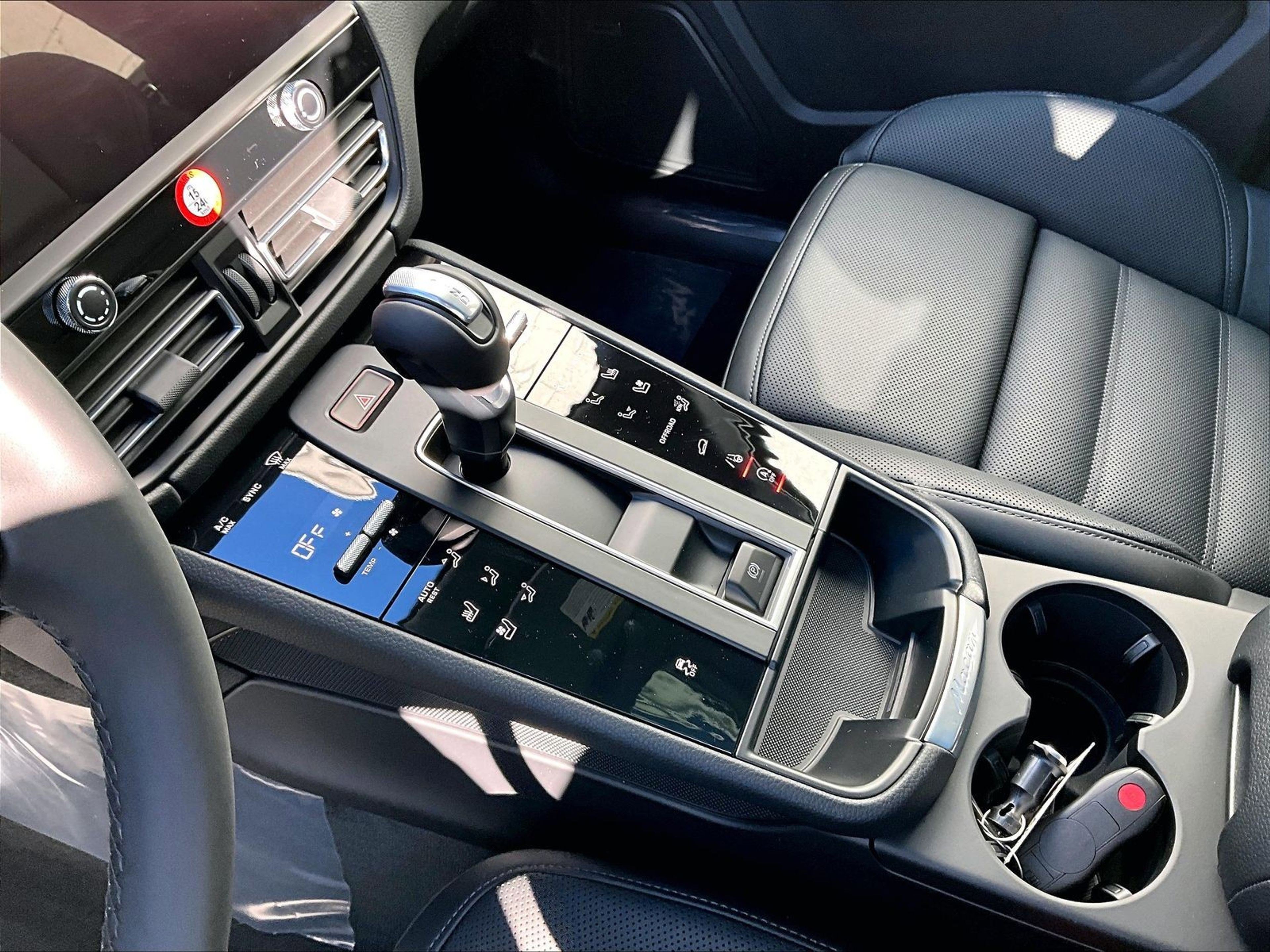 New 2026 Porsche Macan image 11