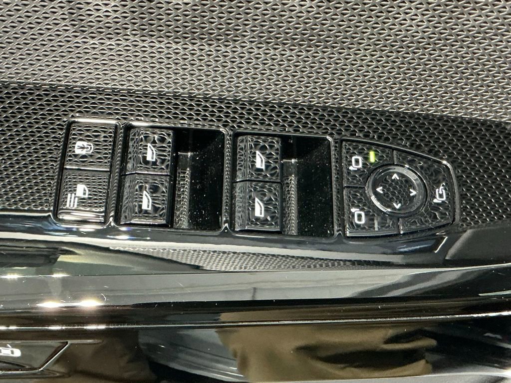 Used 2026 BMW 740i xDrive image 96