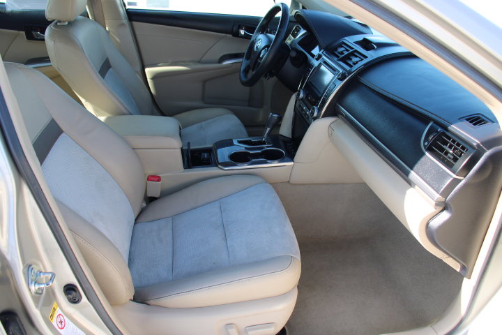 Used 2014 Toyota Camry XLE w/ Leather Package image 19