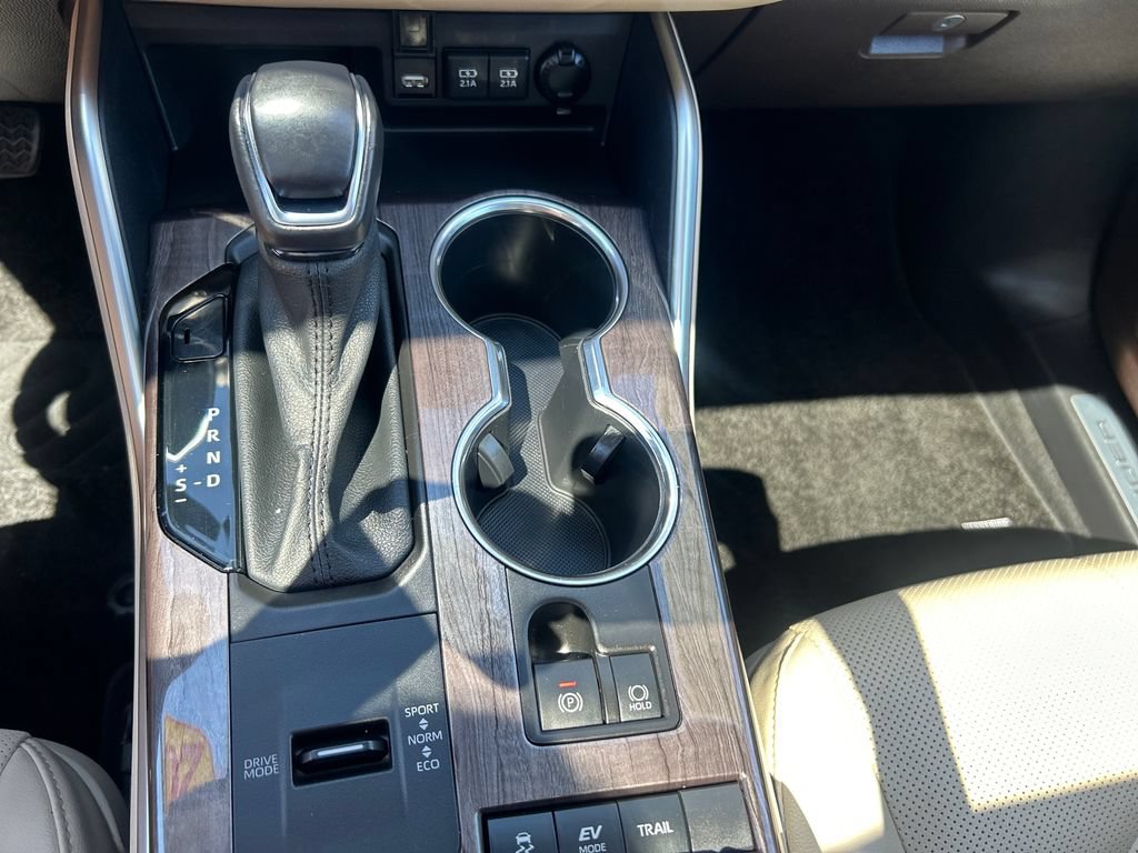 Certified 2021 Toyota Highlander Limited AWD/4WD image 25