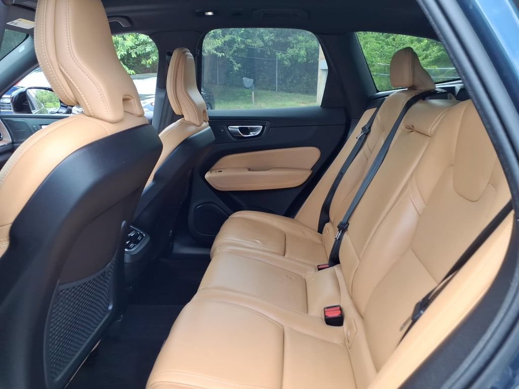 Used 2024 Volvo XC60 B5 Ultimate w/ Protection Package Premier AWD/4WD image 19
