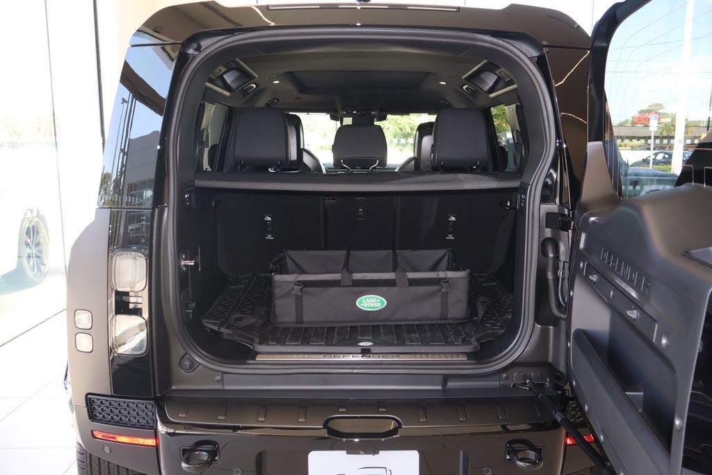 New 2026 Land Rover Defender 110 OCTA AWD/4WD image 12