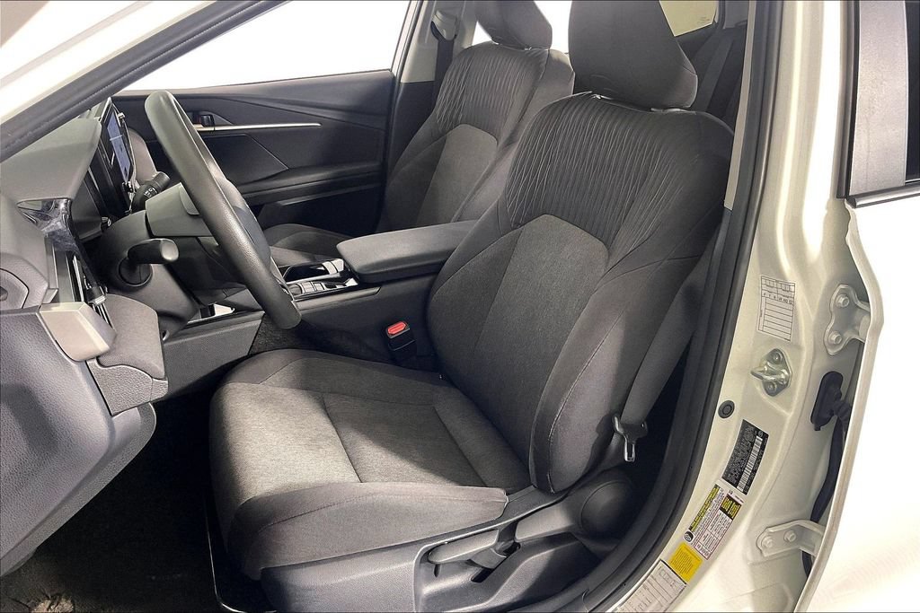 Used 2025 Toyota Camry LE FWD image 34