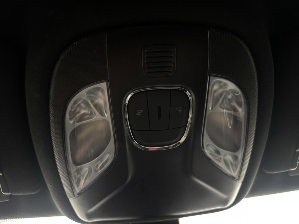 Used 2023 Jeep Compass Latitude image 28