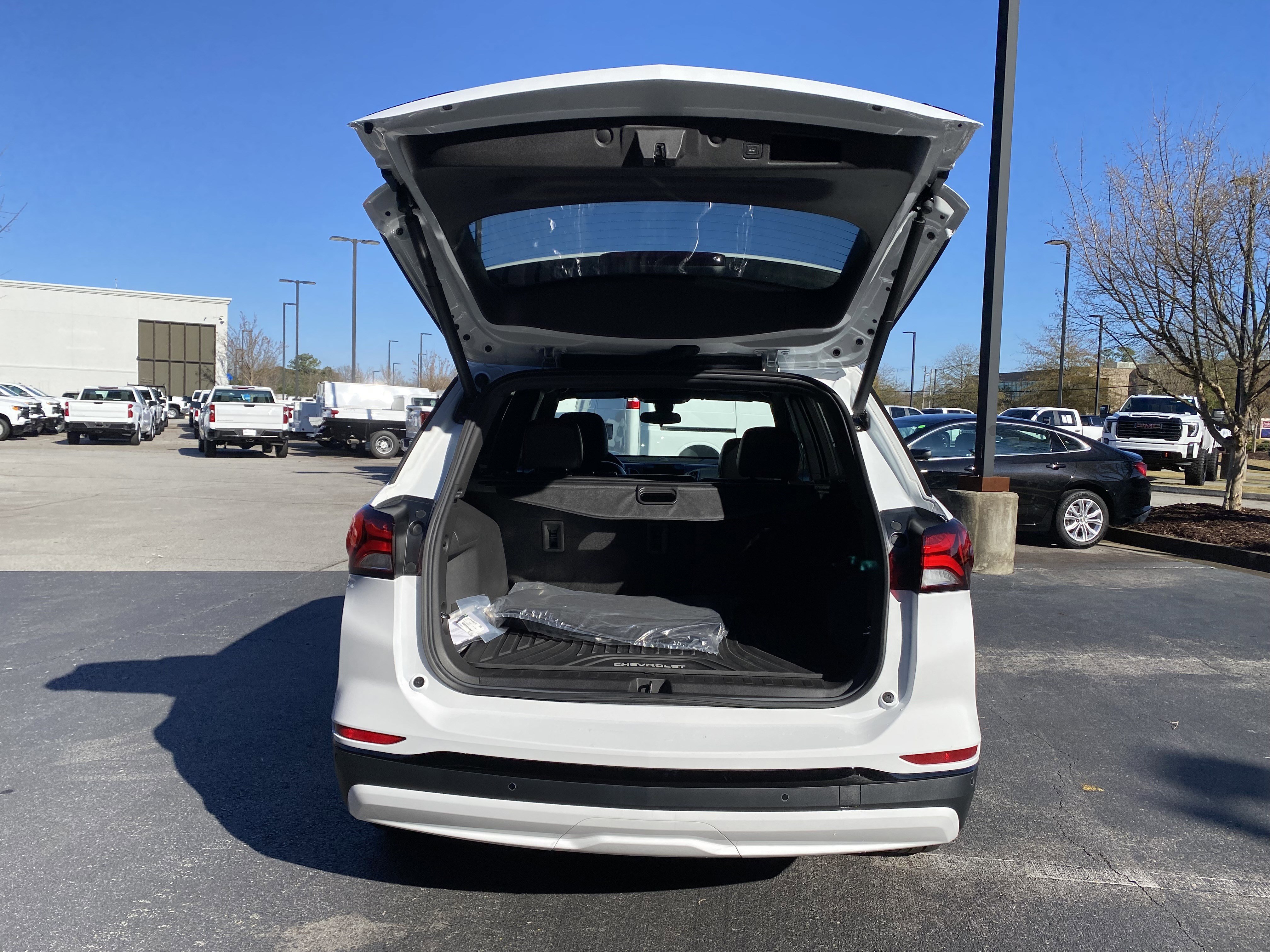 Used 2024 Chevrolet Equinox RS w/ RS Leather Package image 11