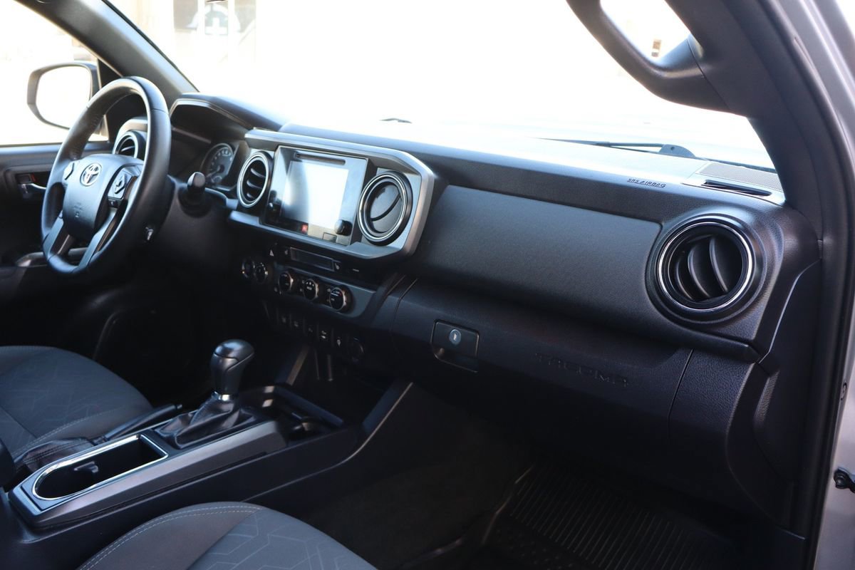 Used 2017 Toyota Tacoma TRD Sport image 18
